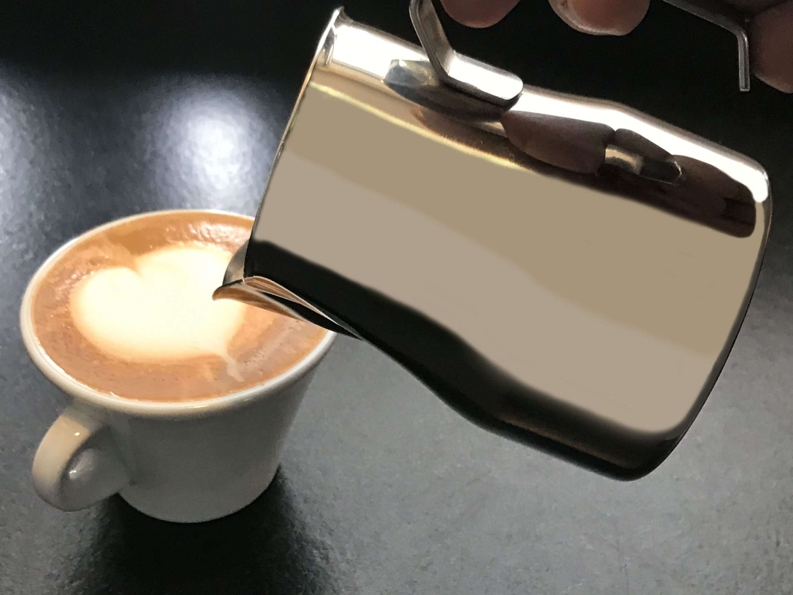 700 ml Milchkännchen »LArt Profi« für Latte Art; aus 18/10 Edelstahl mit Antihaftbeschichtung; hochwertiger Barista Pitcher scarlet espresso